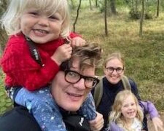 23650085-familien
